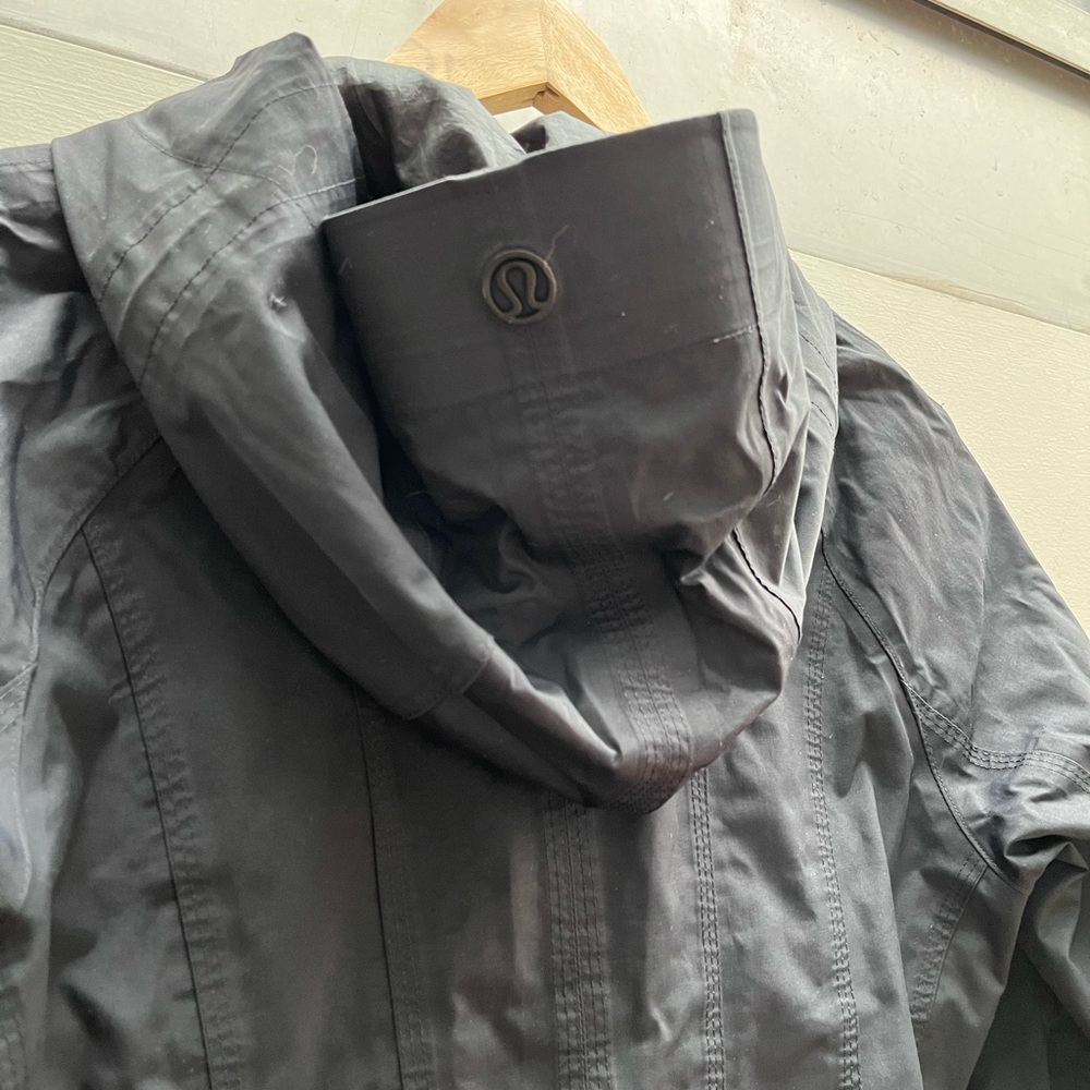 lululemon rain jacket - Picture 4 of 6